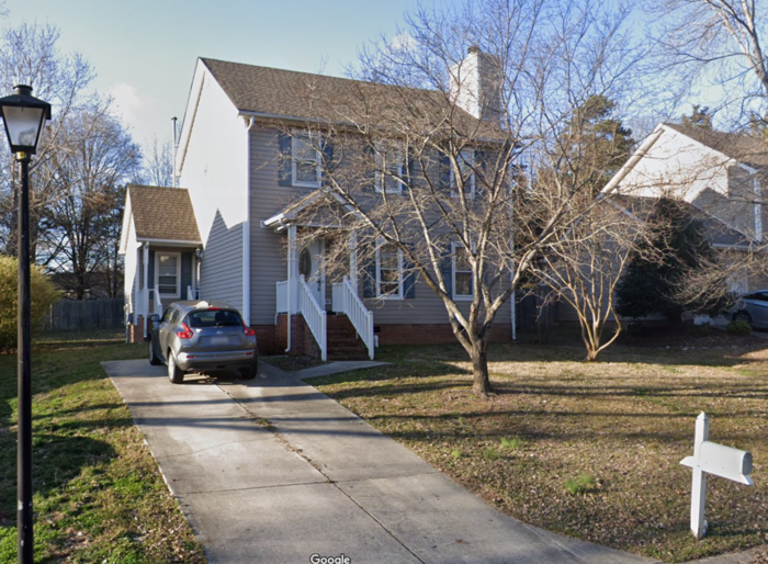 Primary Photo - Lovely Three Bedroom Home Located in Glenw...