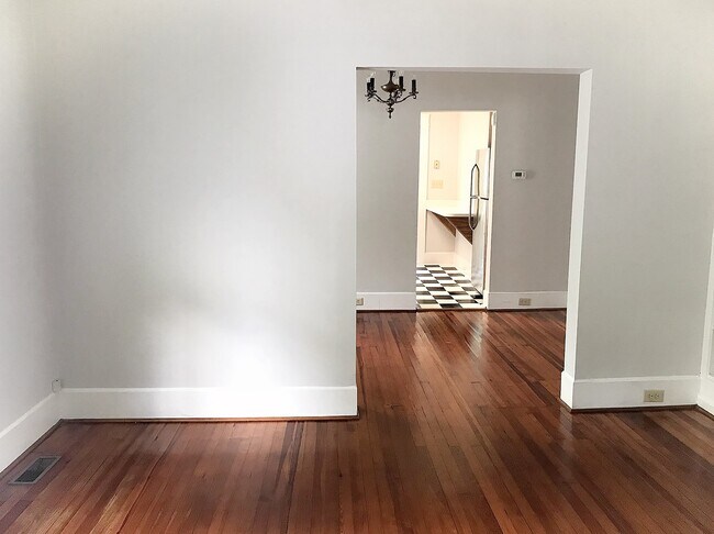 Building Photo - Charming 2BR/1BA Arnette Avenue Bungalow! ...