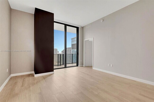 Foto del edificio - 45 SW 9th St