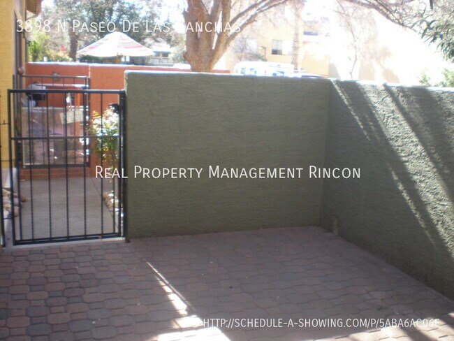 Foto del edificio - Wonderful 3bed/2bath in Raquet Club Village!
