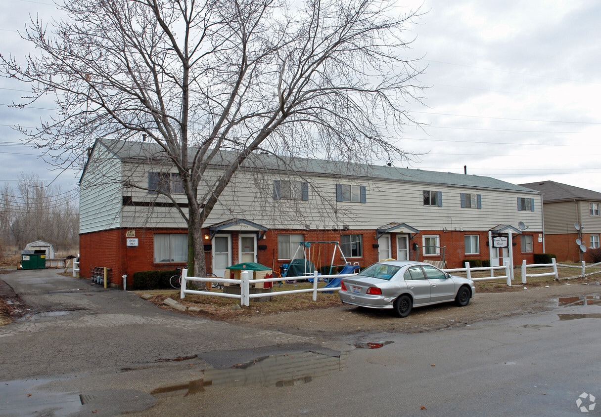 Towne House Court Apartments in Dayton OH Apartments com Towne House Court Apartments in Dayton OH Apartments com