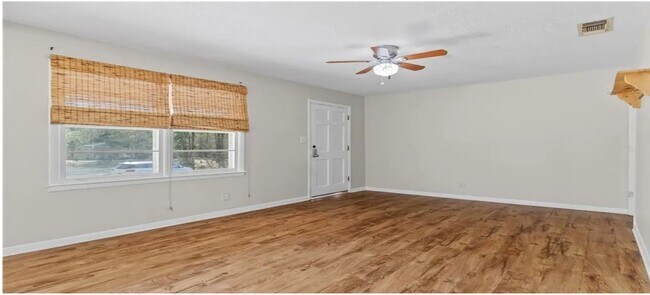 Building Photo - 4685 Pinedale Dr