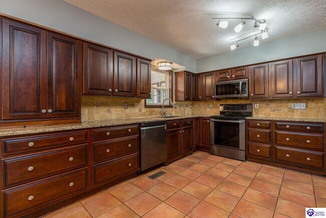 Building Photo - 435 Schlaefer Way