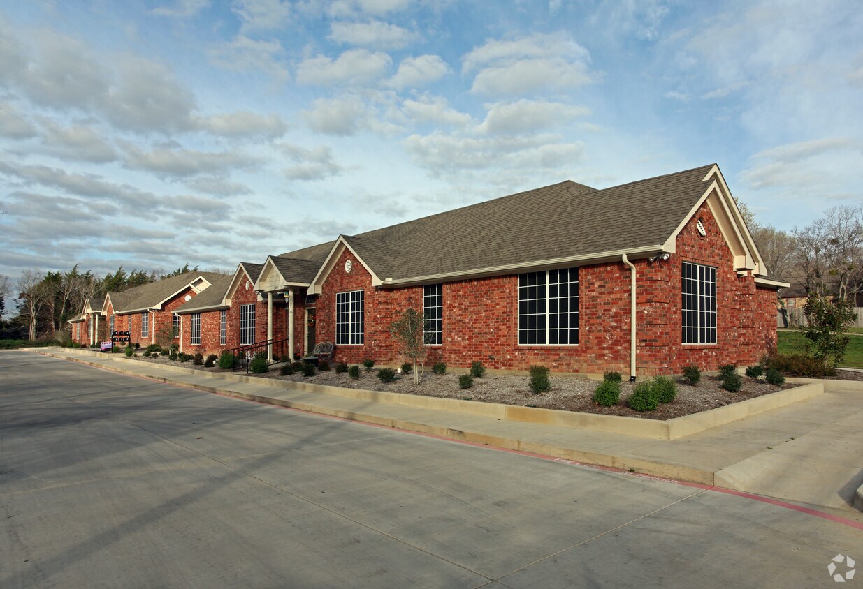 1203 Clay St, Ennis, TX 75119 Apartments in Ennis, TX