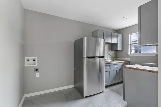Foto del edificio - Renovated 1BD/1BA 2 Blocks Off St. Charles Ave.