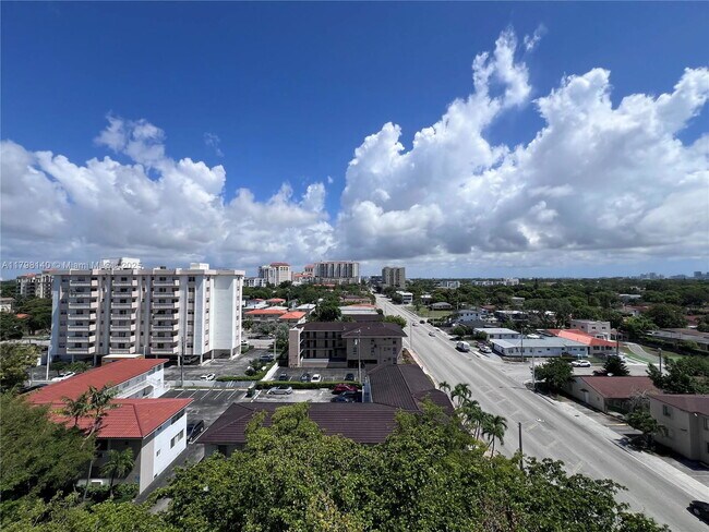 Foto del edificio - 50 Menores Ave