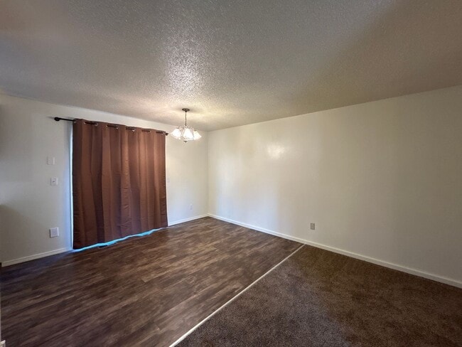 Building Photo - 3 Bedroom / 1 Bathroom home in Metolius