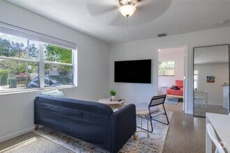 Building Photo - 605 SW 14th Terrace