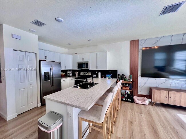 Foto del edificio - 10939 W 32nd Ln