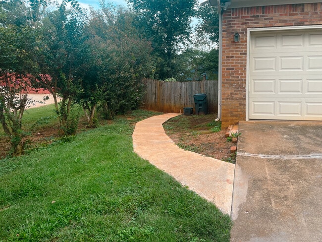 Path to Backyard - 330 Fountainmist Trail