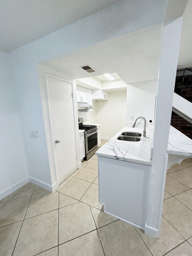 Kitchen - 1721 Normandy Pl