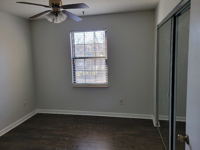 Foto del edificio - 6516 Six Mile Ln