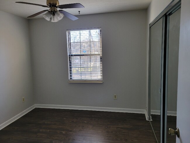 Building Photo - 6516 Six Mile Ln