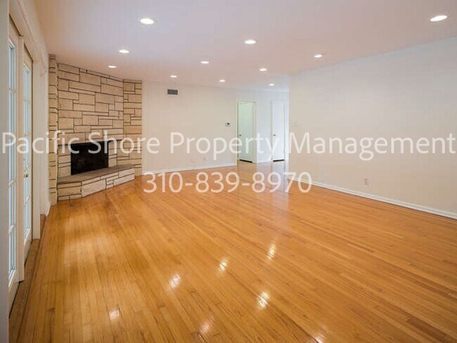 Foto del edificio - Charming Brentwood Ranch Home with Excepti...