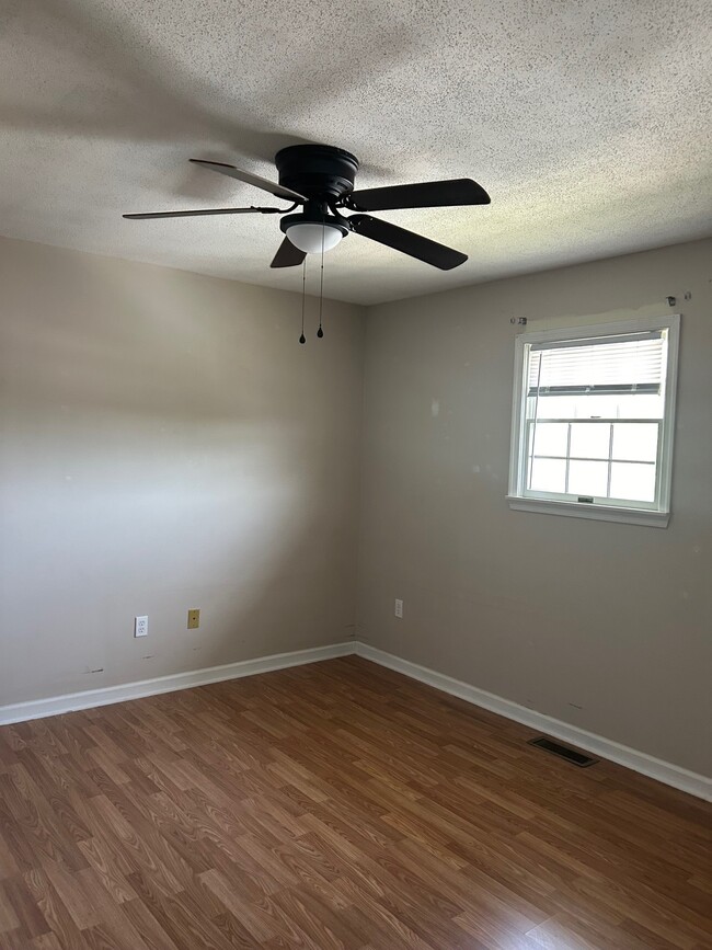 Building Photo - 512 Worthington Dr