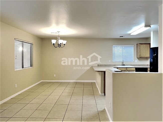 Foto del edificio - 2451 S 160th Dr