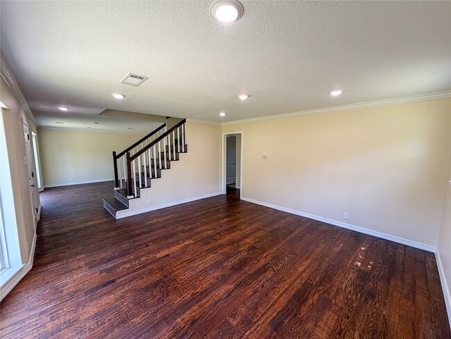 Foto del edificio - 3704 W Houston St