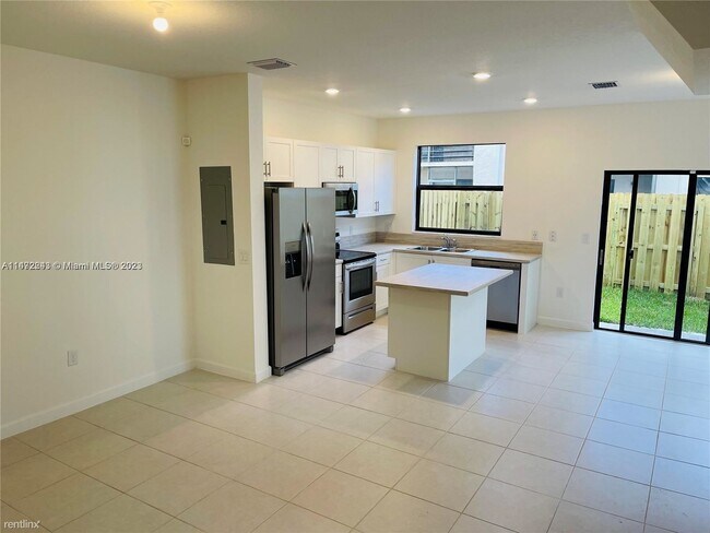 Building Photo - 3 br, 3 bath House - 20937 NE 8th Ave # 20937