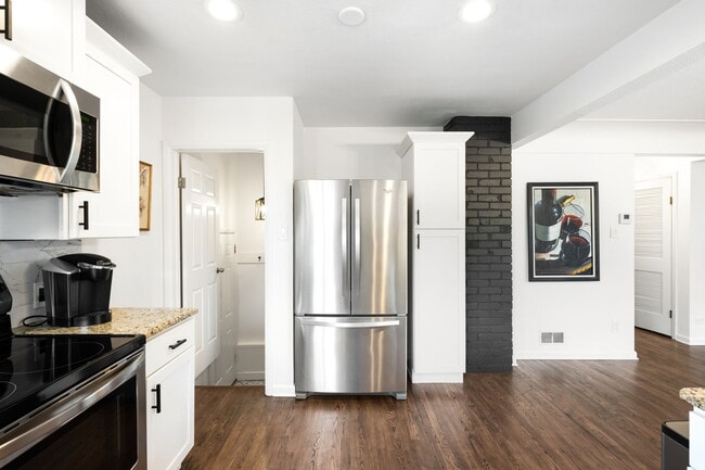 Building Photo - 3143 Sheridan Boulevard