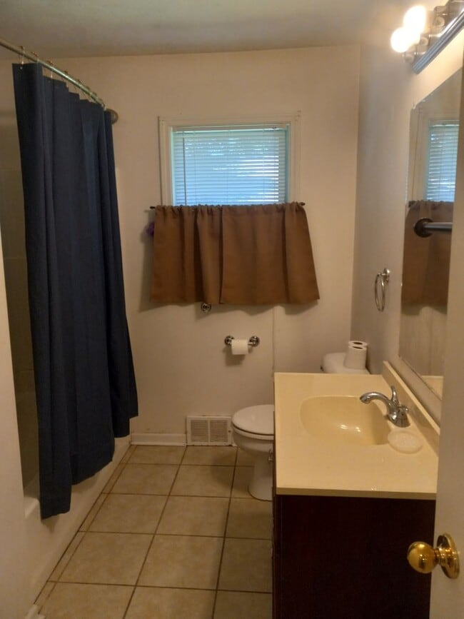 Building Photo - Three Bed, One Bath Brick Ranch in Benton ...