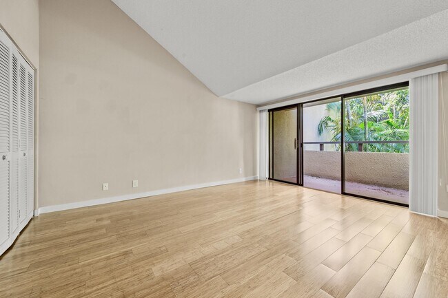 Building Photo - 790 Saint Albans Dr