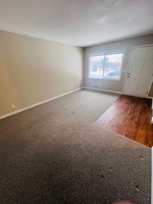 Foto del edificio - 607 38th Ave NE