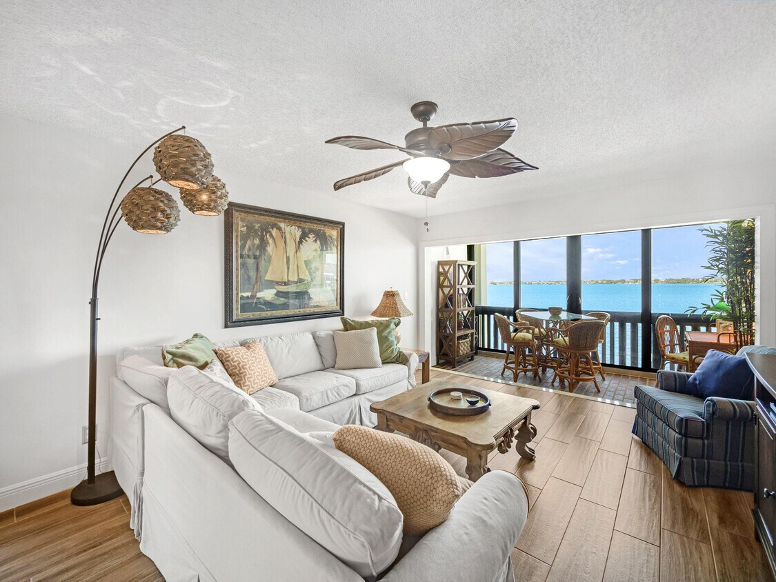 Foto principal - 175 SE St Lucie Blvd