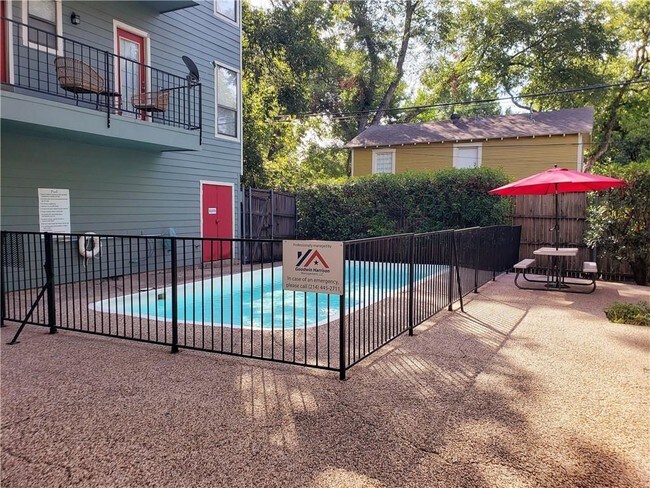 Foto del edificio - 5620 Live Oak St