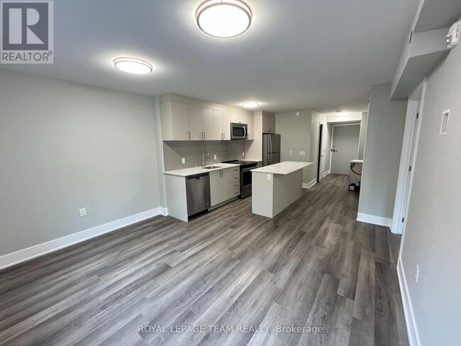 Building Photo - 1295 Summerville Ave