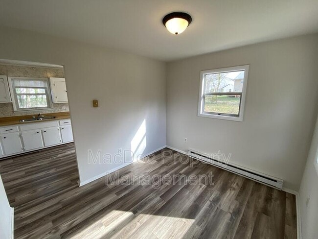Building Photo - 6037 Rosedale Dr