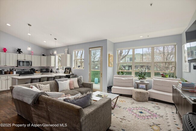 Foto del edificio - 712 Evans Ct