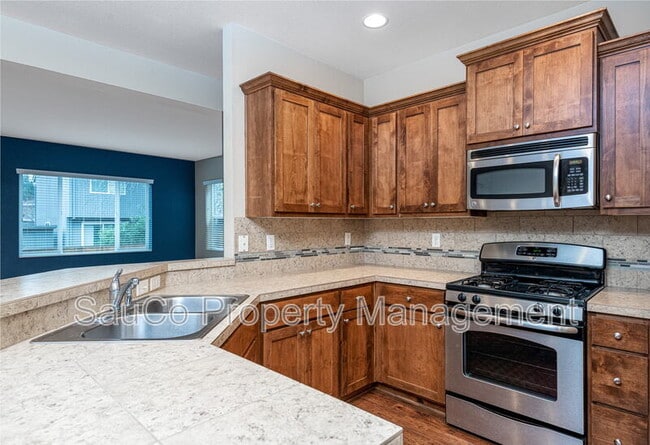 Building Photo - 3949 SE Lone Oak St