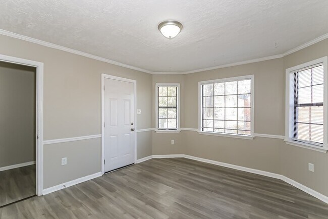 Building Photo - 3002 Conniston Drive