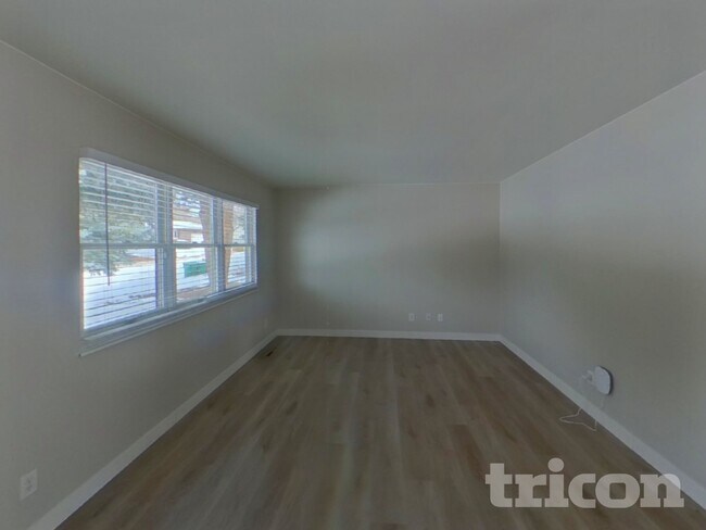 Foto del edificio - 5225 Mira Loma Cir