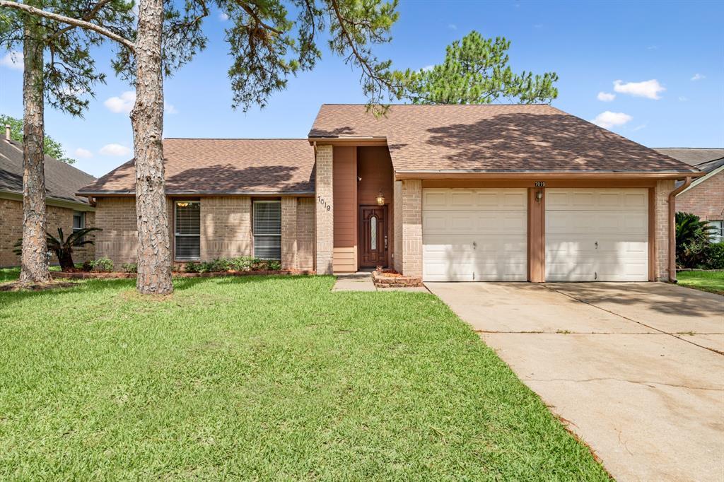 Foto principal - 7019 Yardley Dr