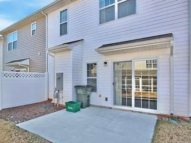 Building Photo - Townhome in Charlotte