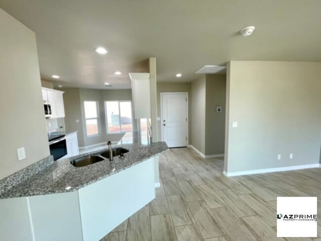 Building Photo - Awesome Home