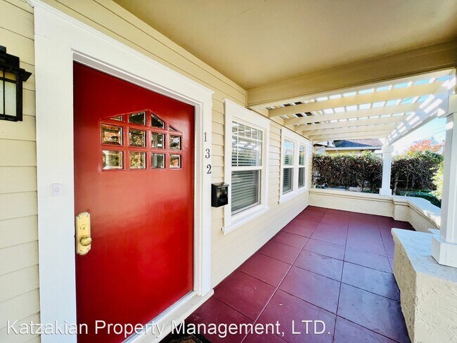 Foto del edificio - 2 br, 1 bath House - 132 E. Walnut Street