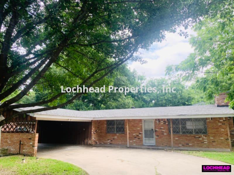 Primary Photo - 3 BEDROOM IN TERRELL!!!!!