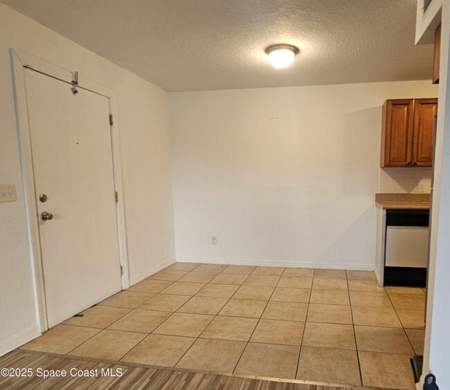 Building Photo - 2101 Forest Knoll Dr NE