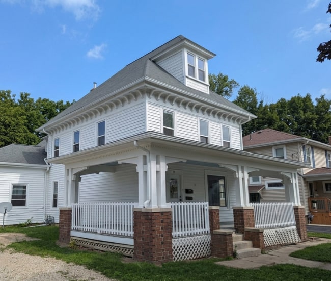 Building Photo - 216 E 3rd St
