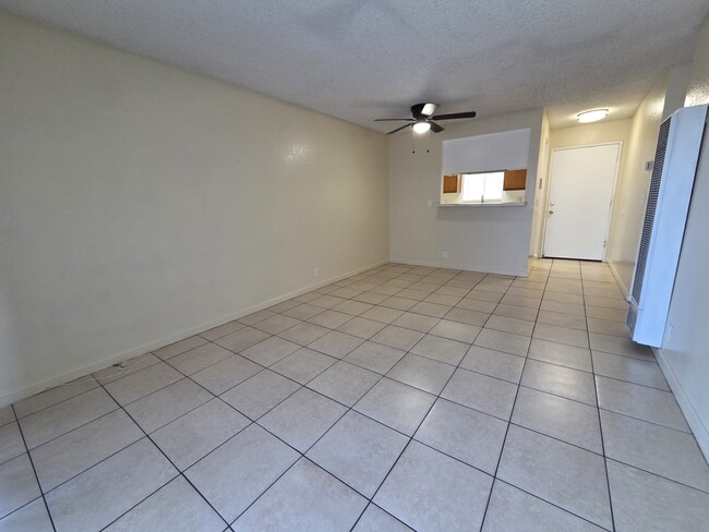 Building Photo - 839 Gaviota Ave