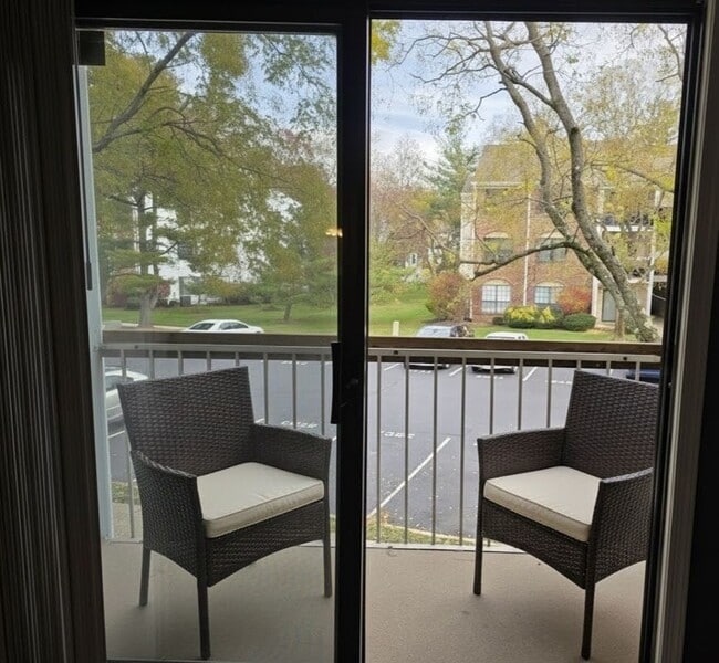 Foto del edificio - 447 Danbury Ln