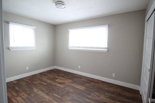Building Photo - 6020 Metcalf Ln