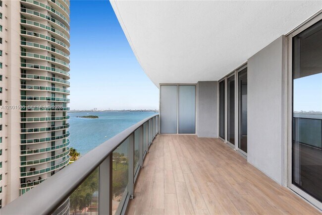 Foto del edificio - 488 NE 18th St