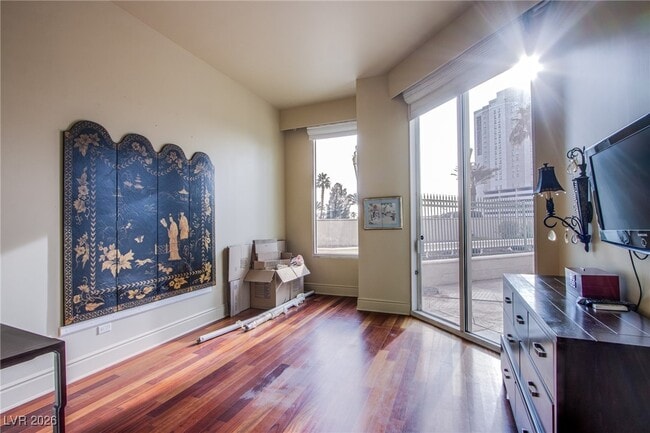 Building Photo - 2877 Paradise Rd