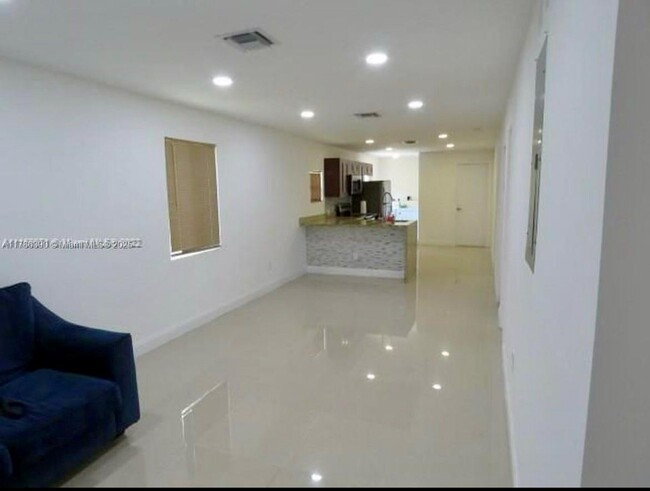 Foto del edificio - 1881 NW 66th St