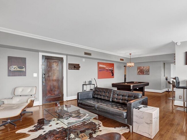 Building Photo - 2250 Highland Ave S