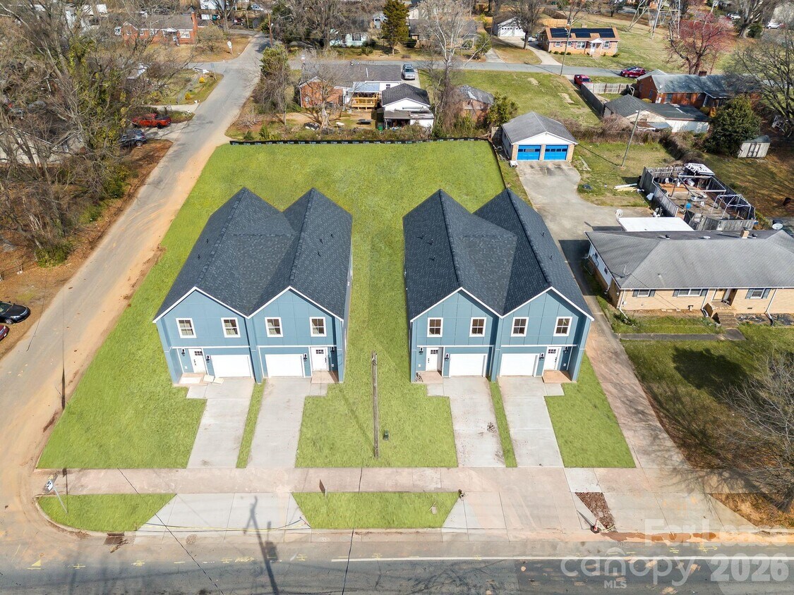 Building Photo - 337 N Hoskins Rd