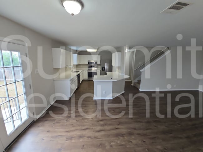 Building Photo - 120 Beech Dr